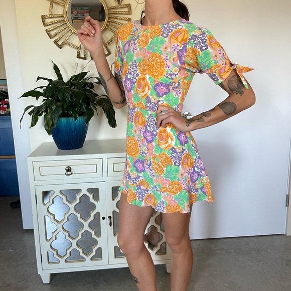Faithfull the Brand Daphne Mini Tie Sleeve Floral Ruffle Dress | Summer Brights - Picture 3 of 8